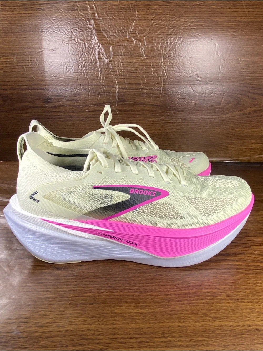 Brooks Hyperion Max 3 women’s shoe size 9